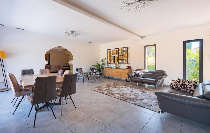 Awesome Home In Arles - image 26