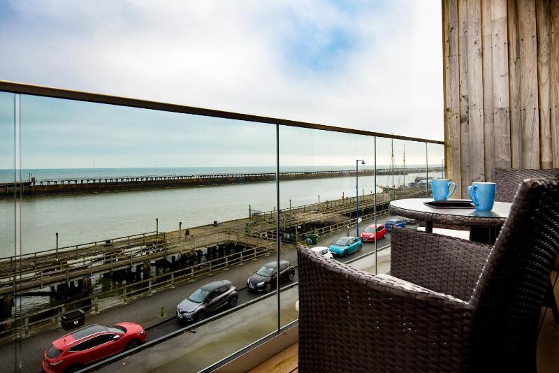 Double or Twin Room with Balcony image 3