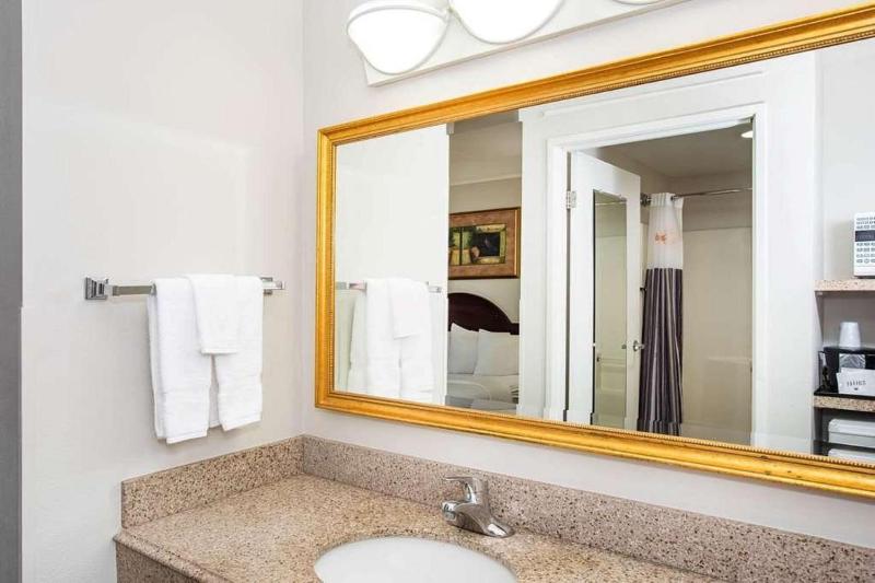 Deluxe Double Room with Two Double Beds image 3