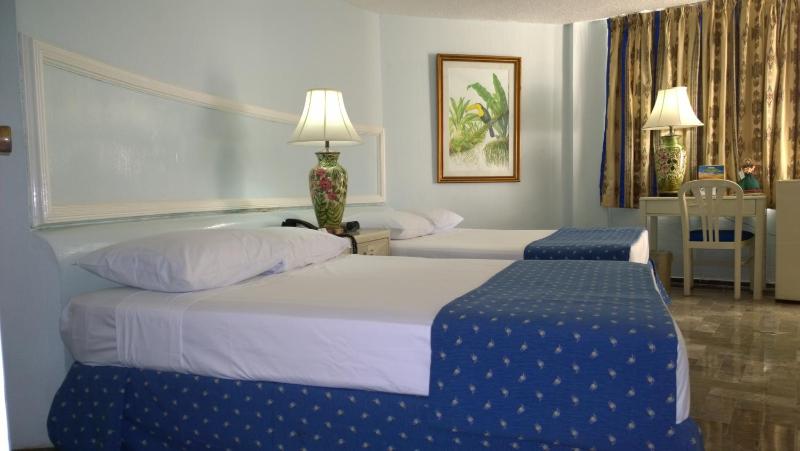 Hotel Acapulco Malibu - image 6