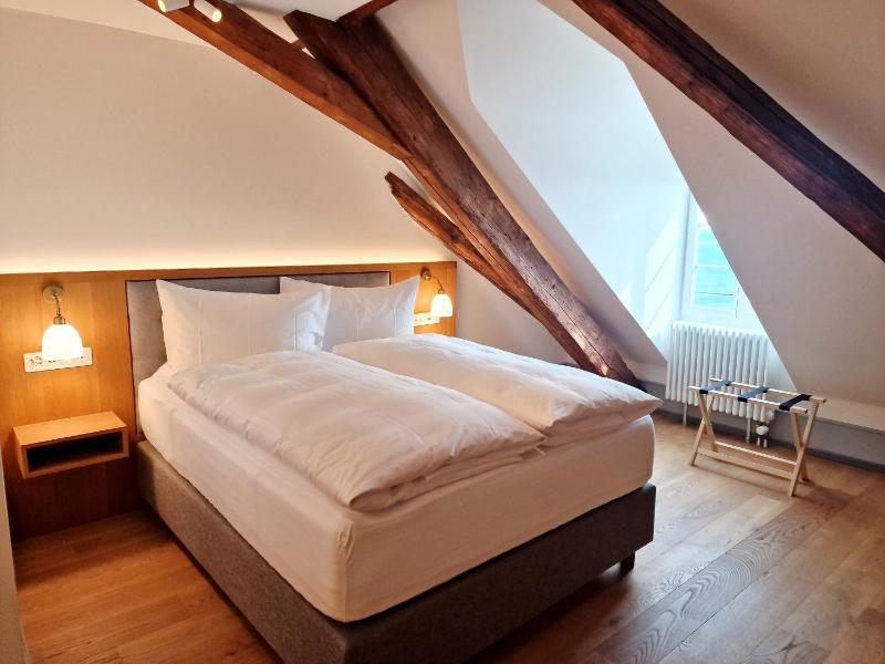 Standard Queen Room image 4