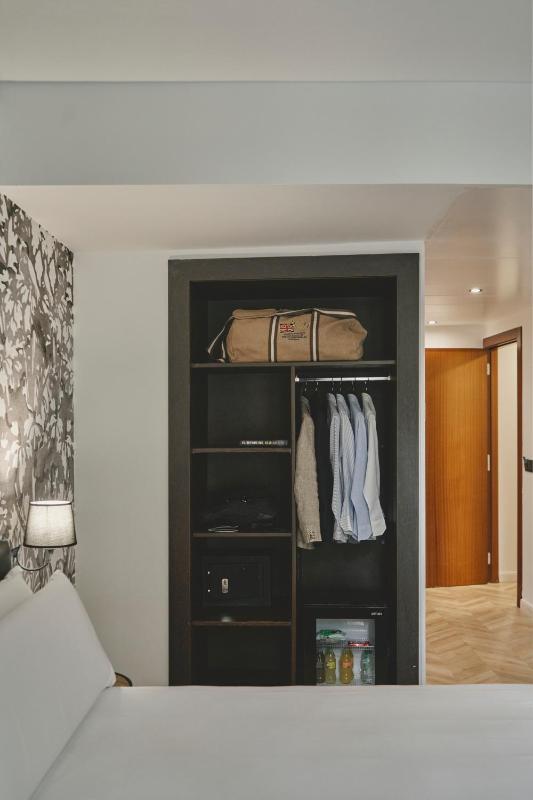 Superior Room with City View image 4