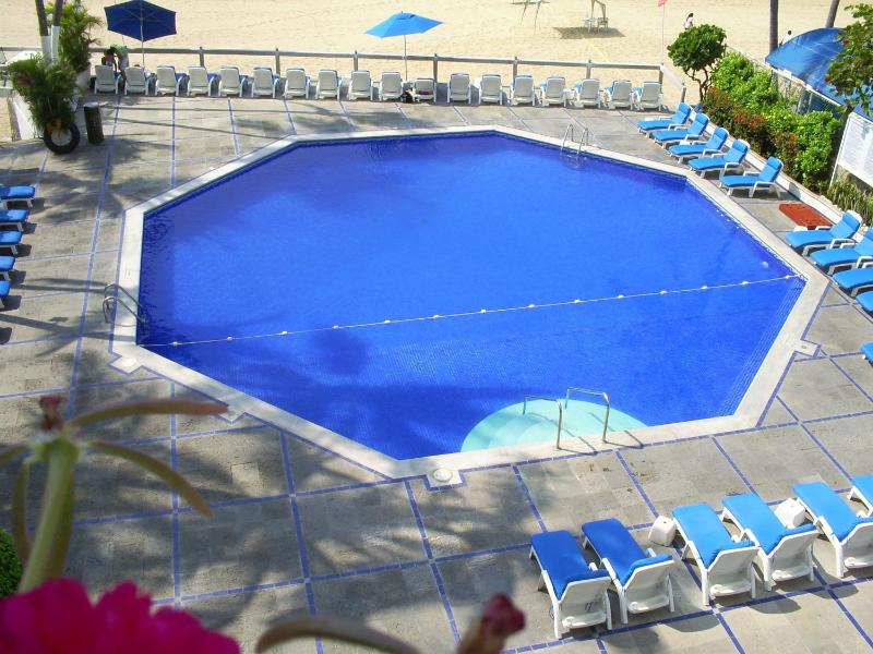 Hotel Acapulco Malibu - image 9