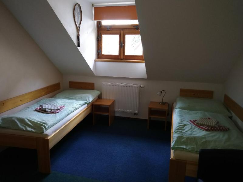 Twin Room image 3