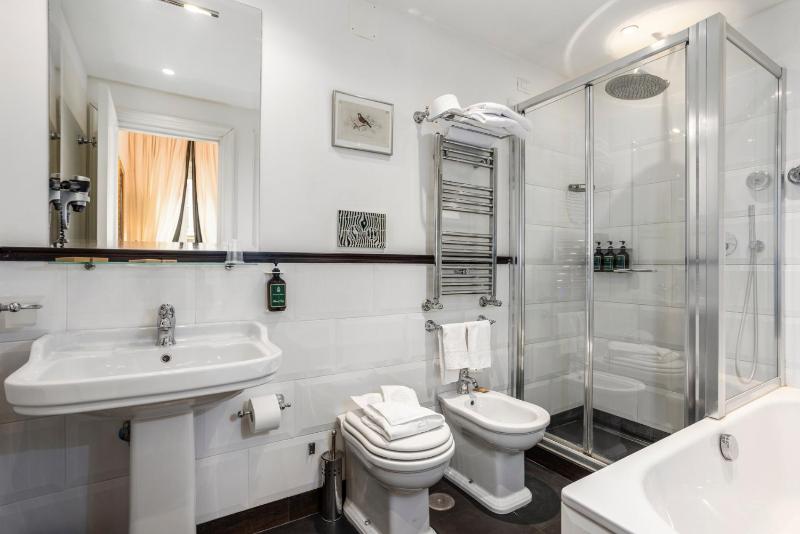 Junior Suite with Balcony image 1