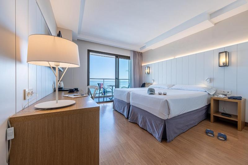 Twin Room with Sea View image 3