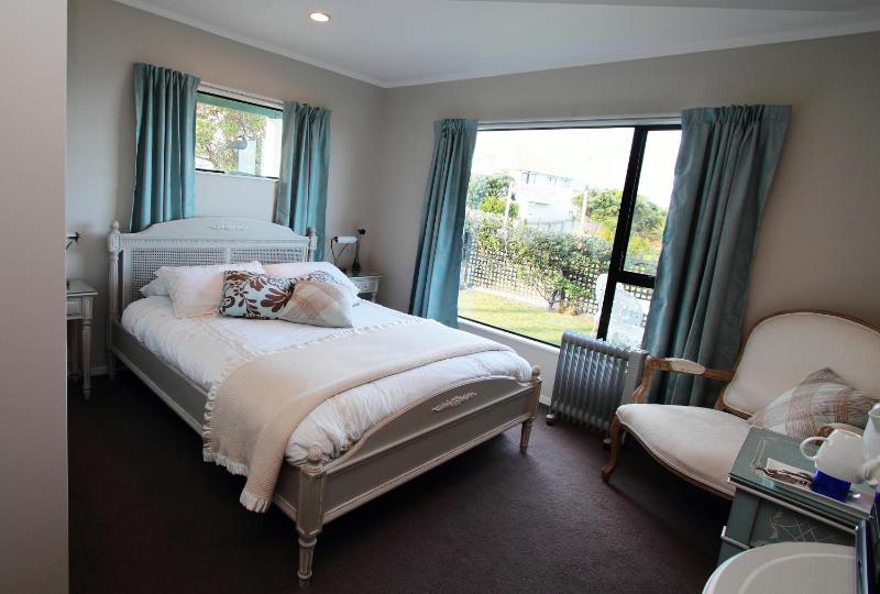 Pacific View Bed and Breakfast - image 3