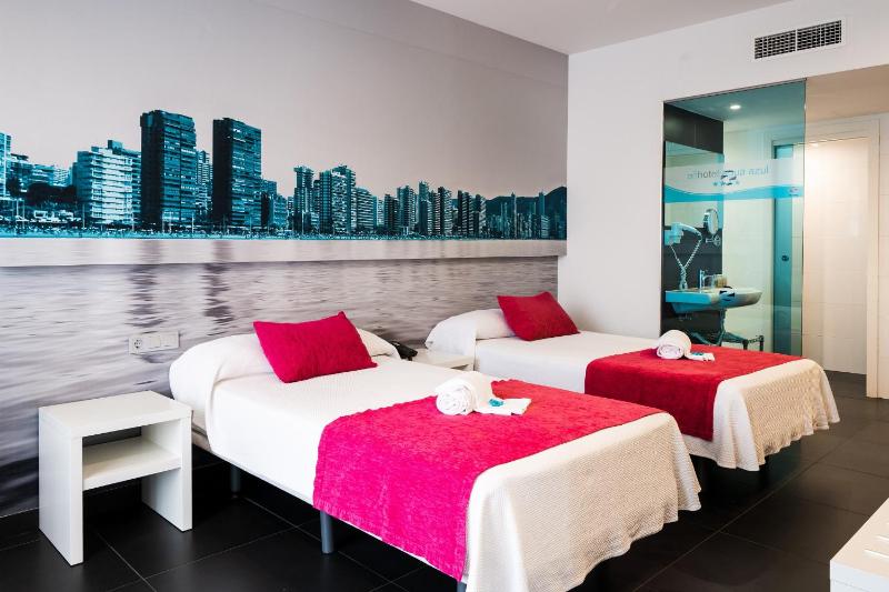 Double Room with Pool View image 3