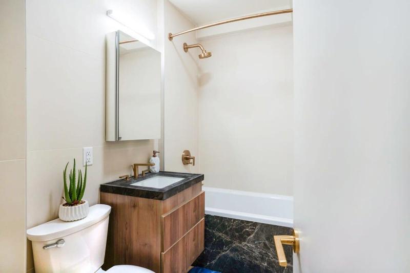 52-3DE Newly renovated 2BR BTH Midtown East - image 14