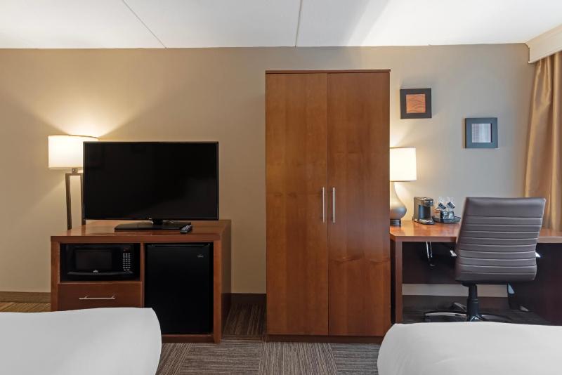 Queen Room with Two Queen Beds - Disability Access/Non-Smoking image 2