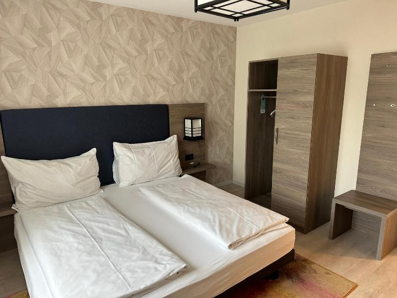 Standard Double or Twin Room image 4