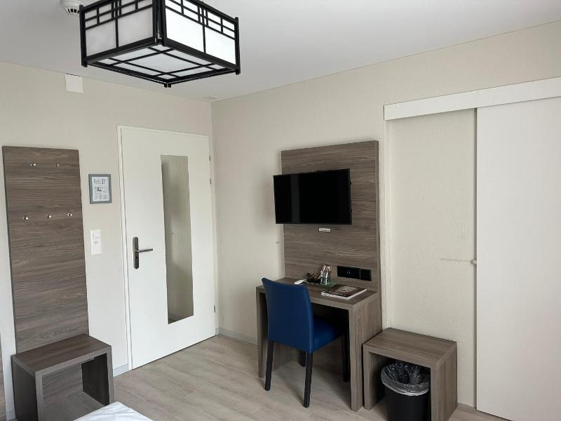 Standard Double or Twin Room image 3