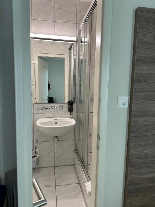 Large Double or Twin Room image 2