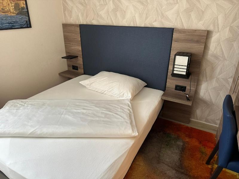Budget Single Room image 3
