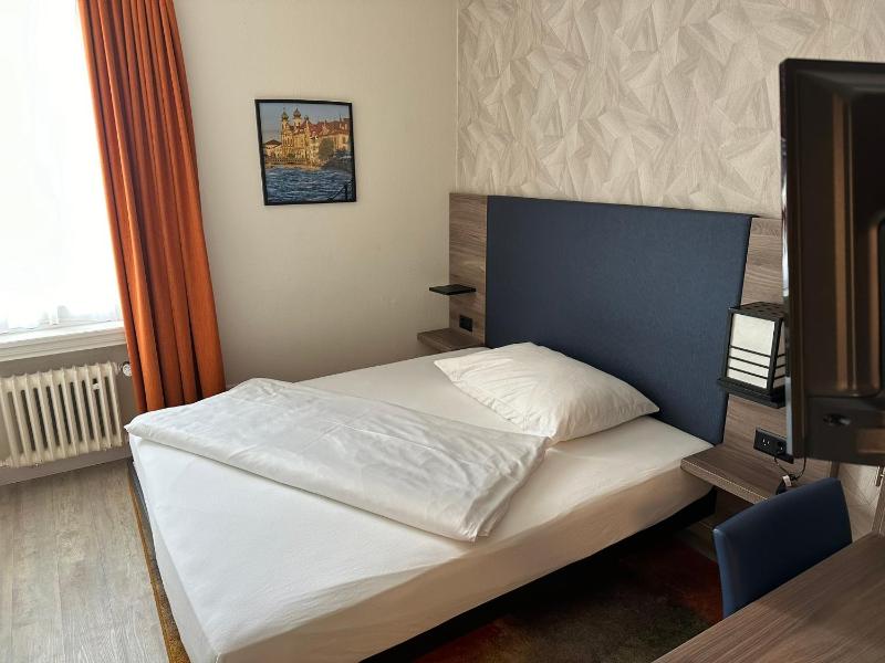Budget Single Room image 1