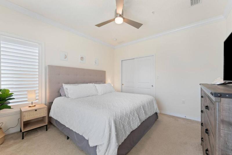 Pool Beach Club Spacious 2bd Sleeps 8 - image 27