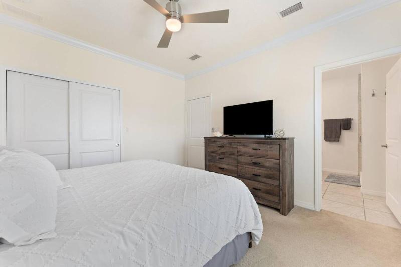 Pool Beach Club Spacious 2bd Sleeps 8 - image 31