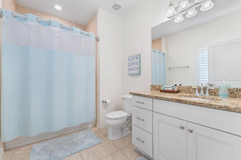 Pool Beach Club Spacious 2bd Sleeps 8 - image 24