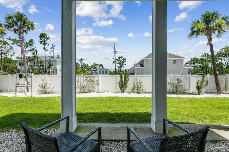 Pool Beach Club Spacious 2bd Sleeps 8 - image 12