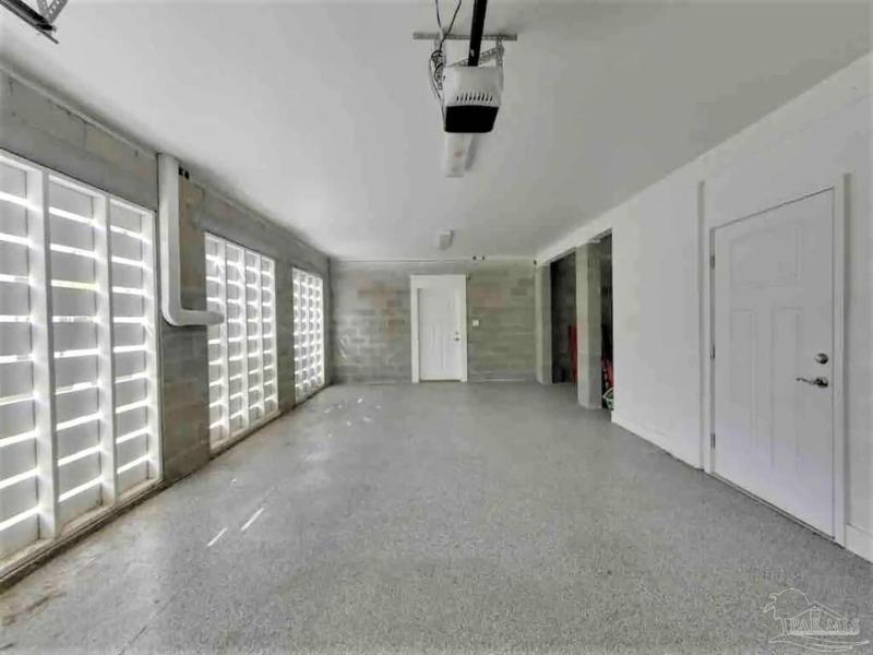 Pool Beach Club Spacious 2bd Sleeps 8 - image 2
