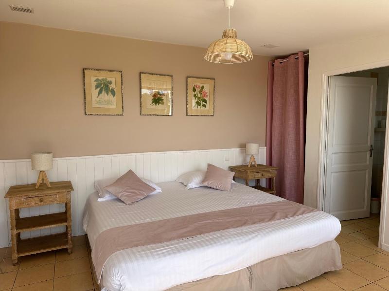 Independent Double Room with Private Terrace image 3