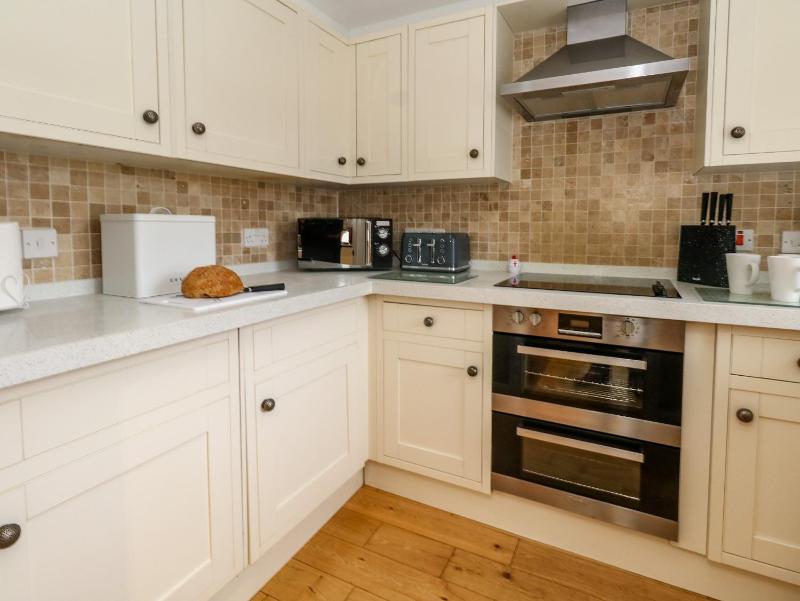 Chickerell House - image 7