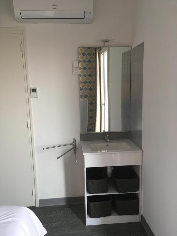 Double Room with Balcony - Sea and Street View image 3