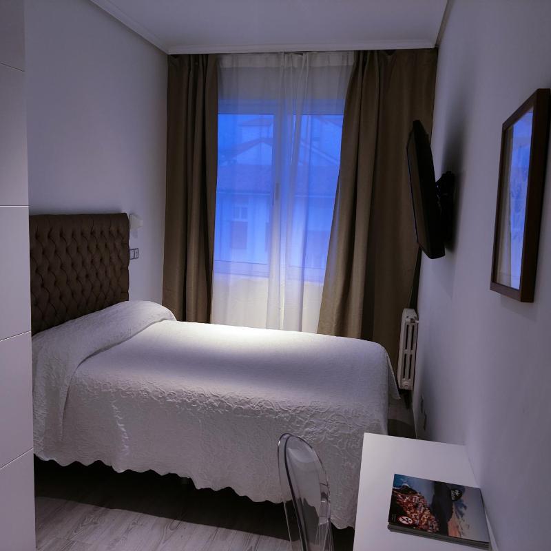 Single Room image 3
