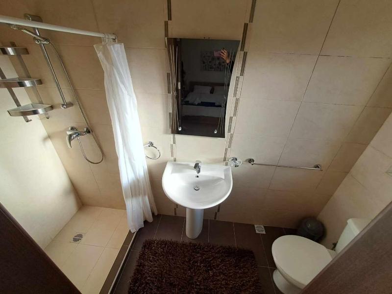 St Julians Sliema 3 minutes walk from promenade 3 bedroom apartment - image 8