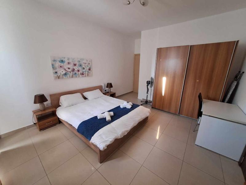 St Julians Sliema 3 minutes walk from promenade 3 bedroom apartment - image 13