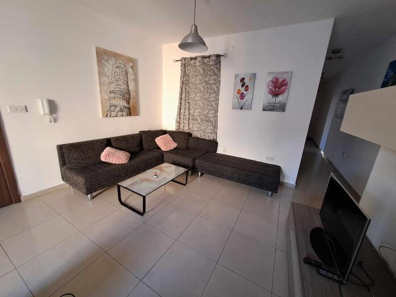 St Julians Sliema 3 minutes walk from promenade 3 bedroom apartment - image 16