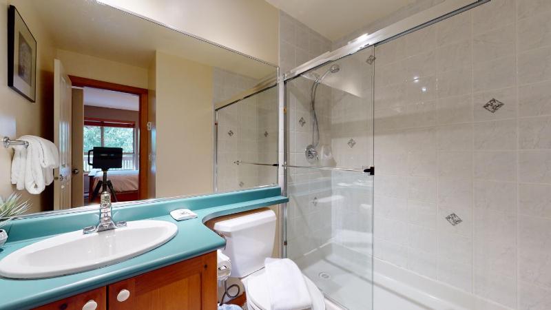2BR in Symphony Whistler Village Complex Hot Tub Gas Fireplace Parking Gondola Shuttle - image 9