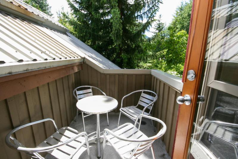 2BR in Symphony Whistler Village Complex Hot Tub Gas Fireplace Parking Gondola Shuttle - image 4