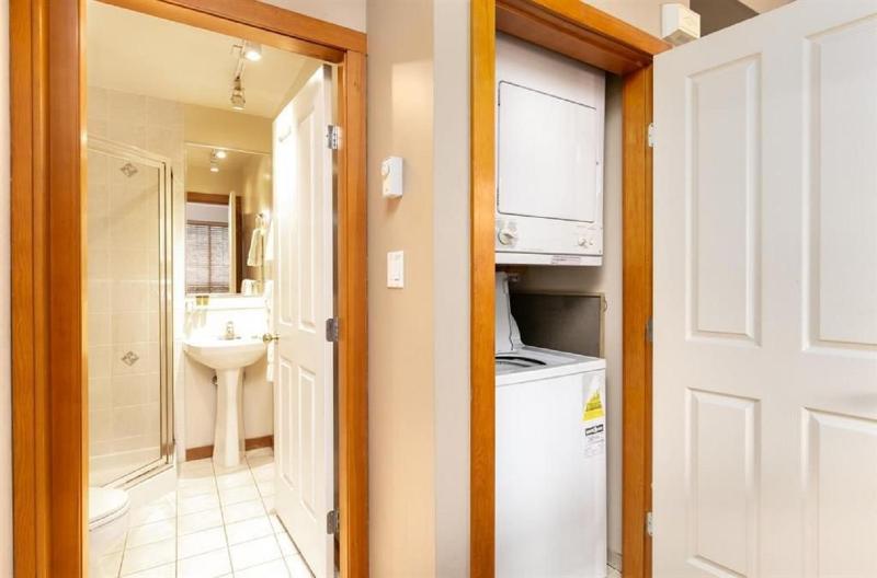 2BR in Symphony Whistler Village Complex Hot Tub Gas Fireplace Parking Gondola Shuttle - image 17