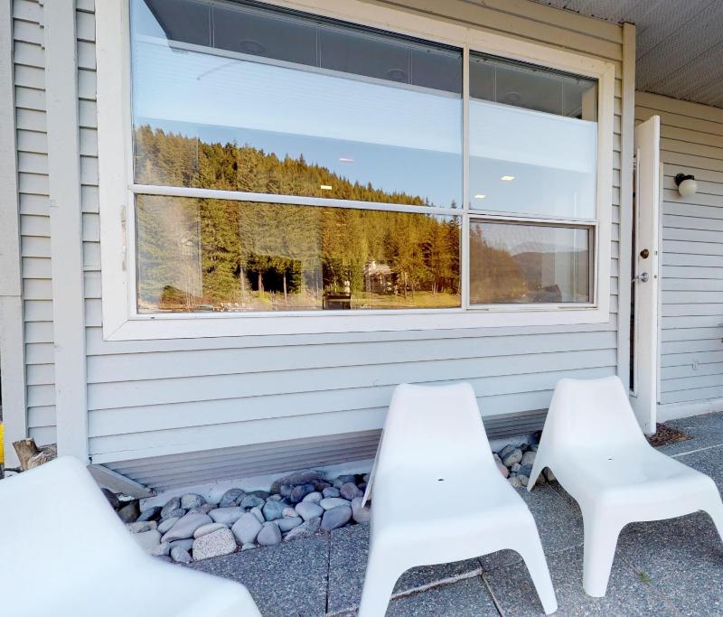1BR + Sofabed | Whistler on the Lake | Lakefront | Serene Location | Wood Fireplace - image 10