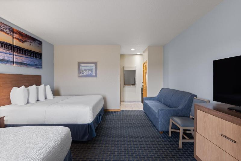 Queen Room with Two Queen Beds - Non-Smoking (Dunefront First Floor) image 2