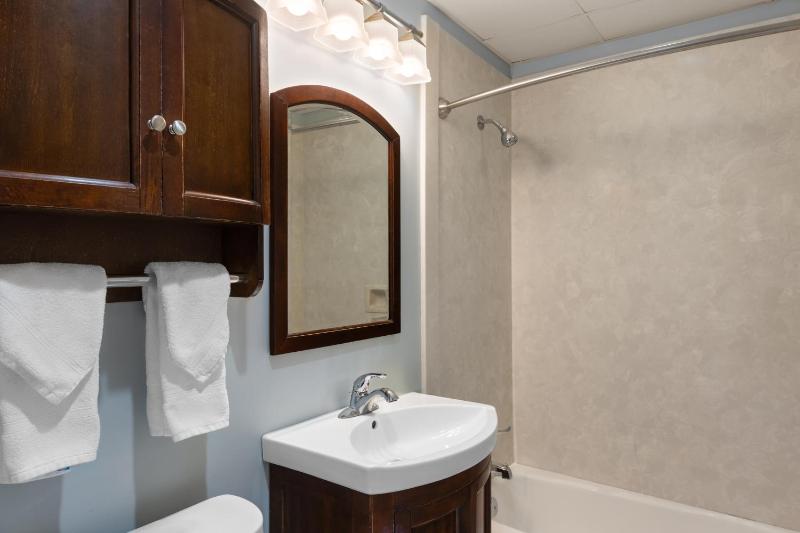 Queen Room with Two Queen Beds - Non-Smoking (Dunefront First Floor) image 3