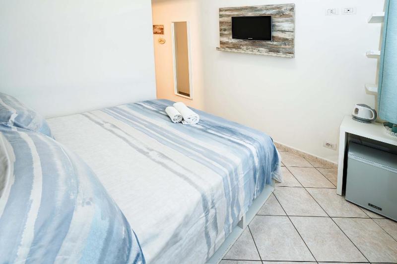 Small Budget Double Room image 3