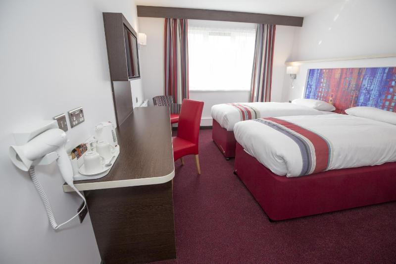 Twin Room image 3