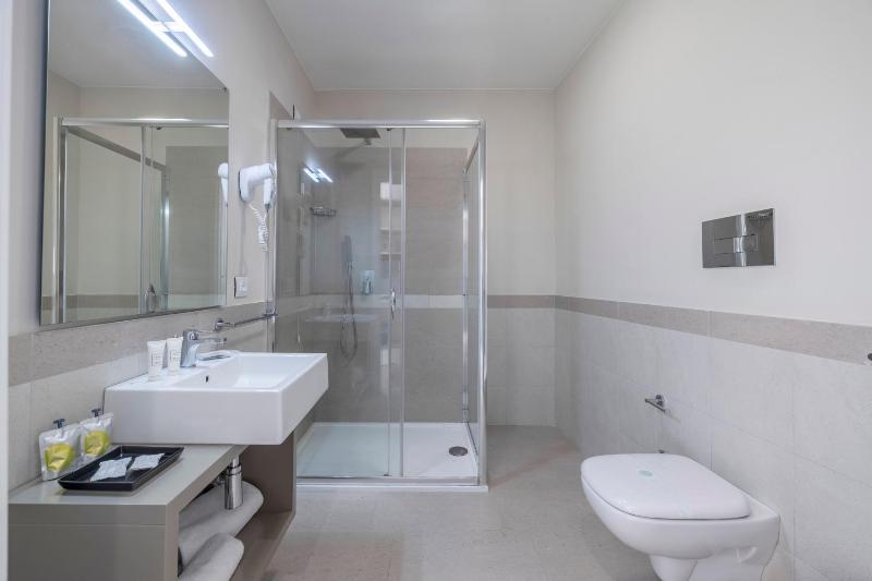 Deluxe Double or Twin Room with Mountain View image 4