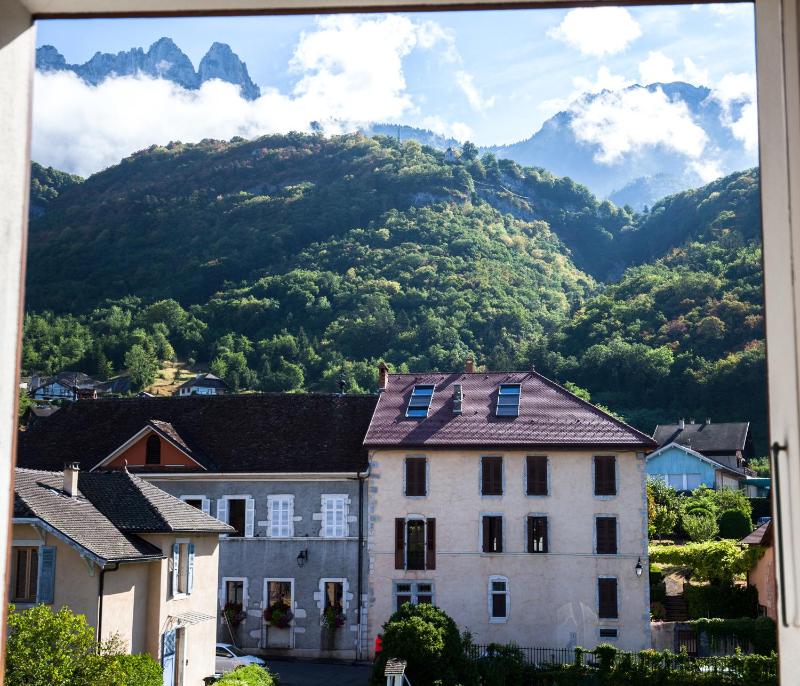 Twin/Double Room - Mountain Side image 2