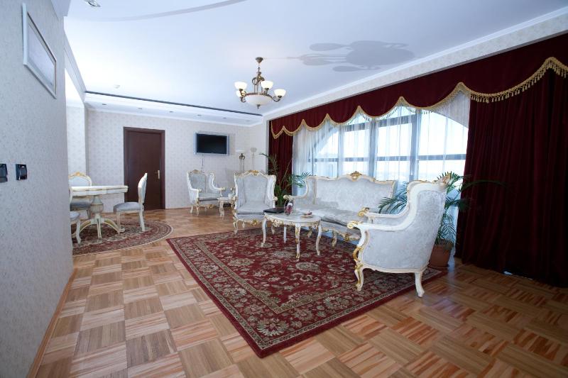 Royal Apartment image 3