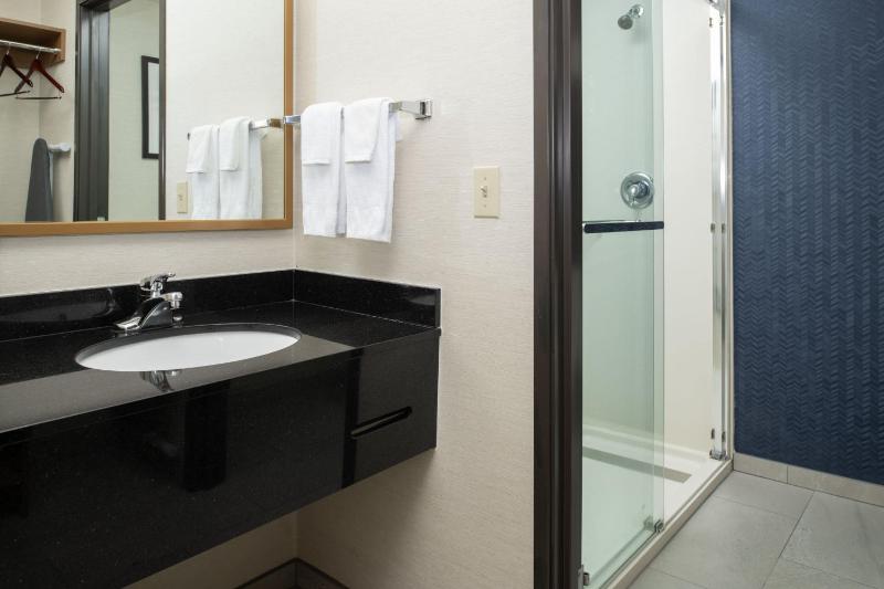 Fairfield Inn & Suites by Marriott Portland Airport - image 13