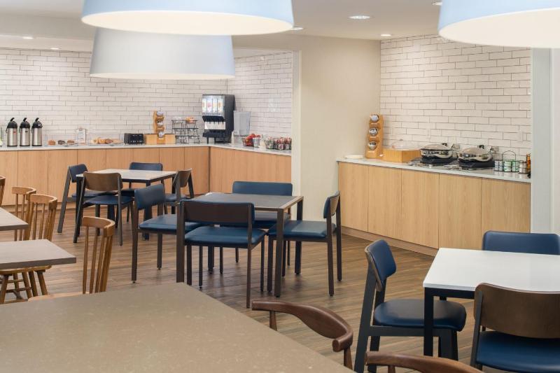 Fairfield Inn & Suites by Marriott Portland Airport - image 12