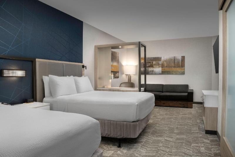Suite with 2 Queen Trundle Beds  image 4