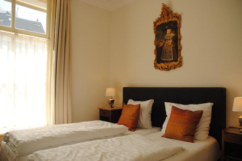 Small Double Room image 4