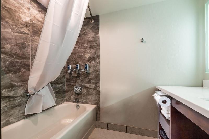 Executive King Suite image 2