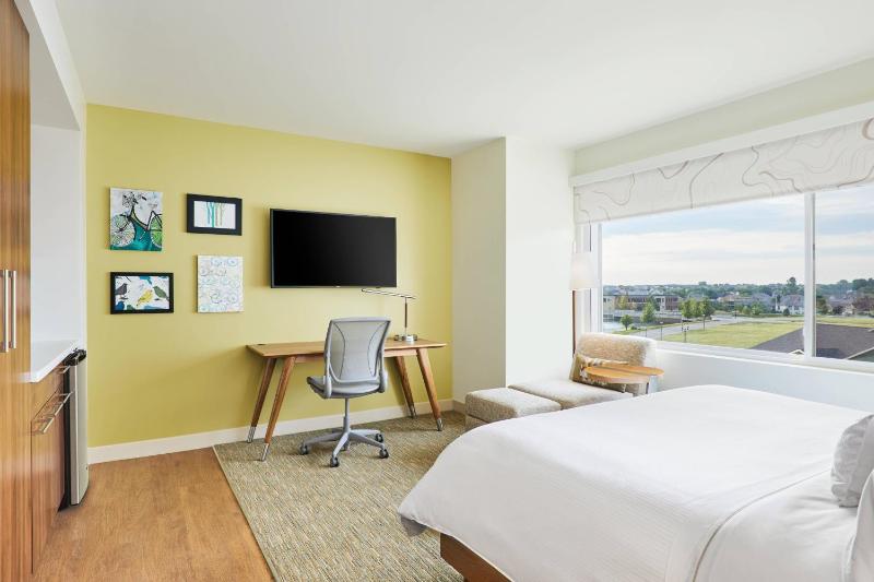 Standard King, Guest room, 1 King image 4