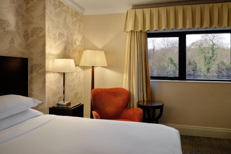 Superior King Room image 4