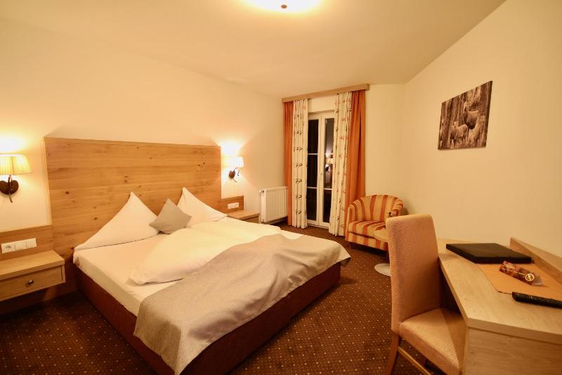 Economy Plus Double Room image 3